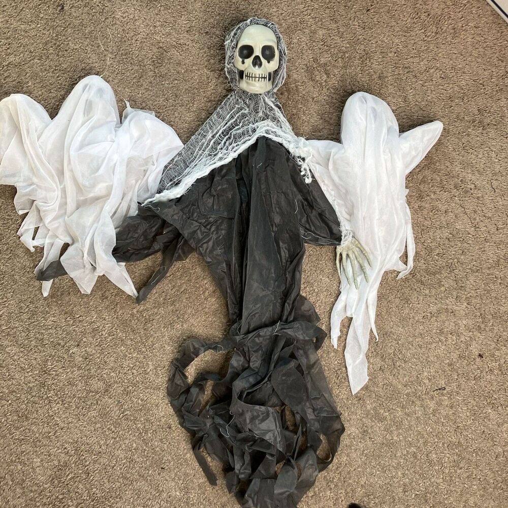 Lot Of 3 Hanging Halloween Decorations 2 Spooky Ghosts And 1 Scary Skeleton